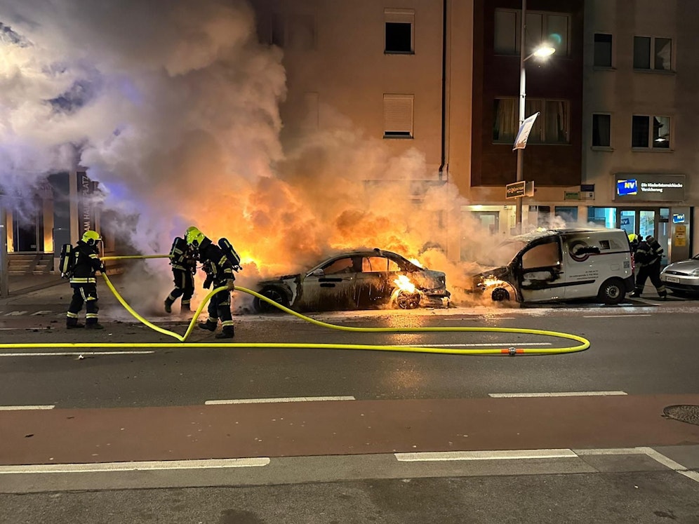 Die Feuerwehr Schwechat ging mit einem Atemschutztrupp in den Einsatz.