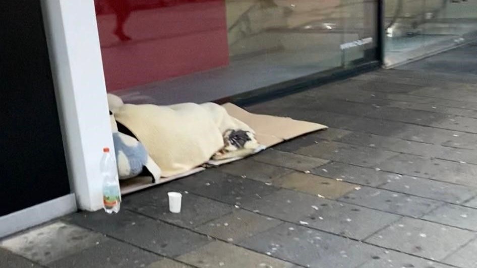 Schlafplatz auf der Mariahilfer Straße. 