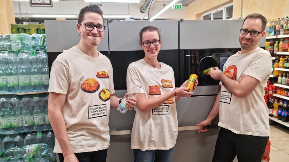 Im kleinen Familienbetrieb Lechner steht der erste Automaten für die Rückgabe von PET und Dosen.