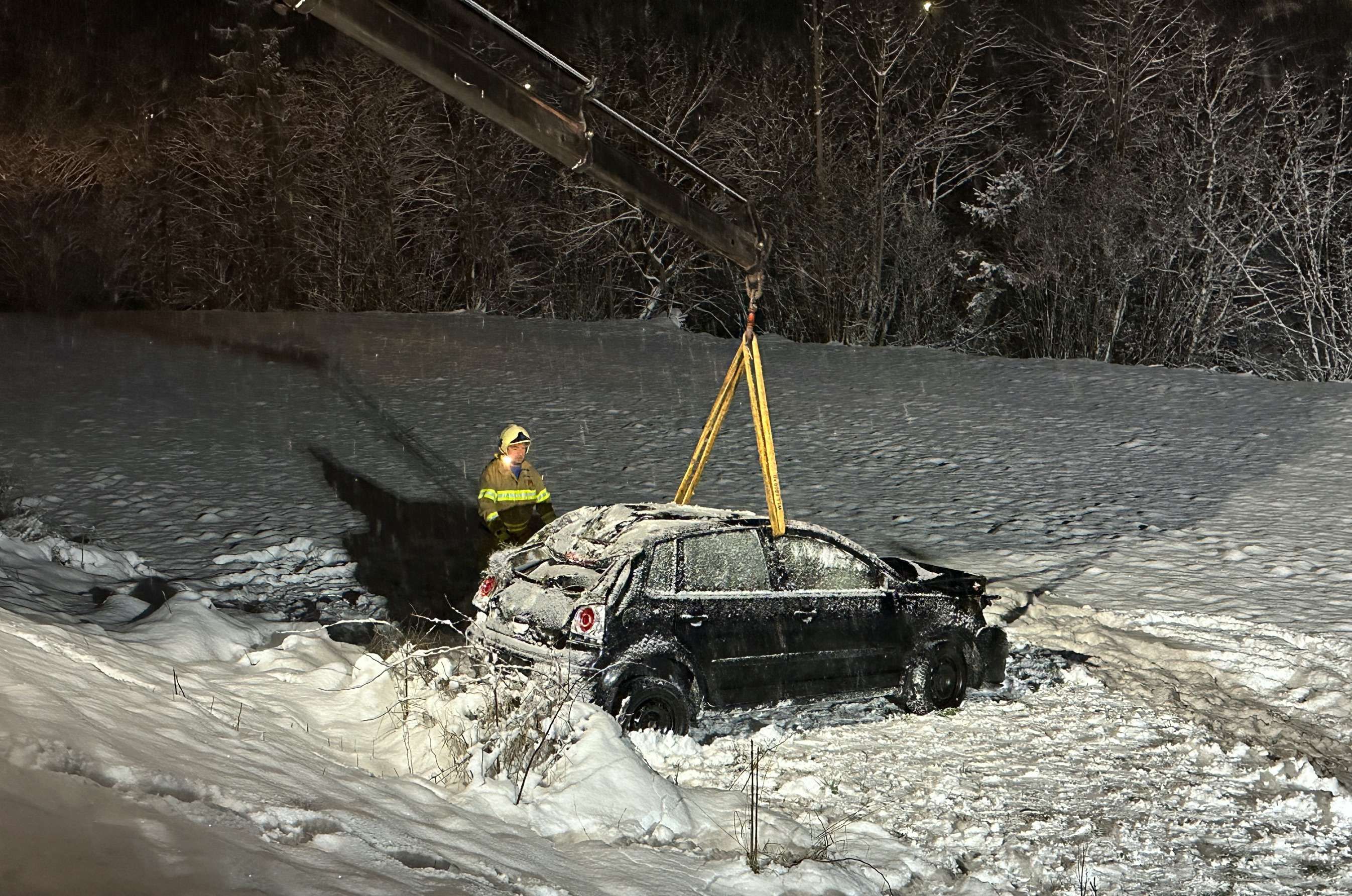 Fahrzeugüberschlag auf der B25 bei Neustift.