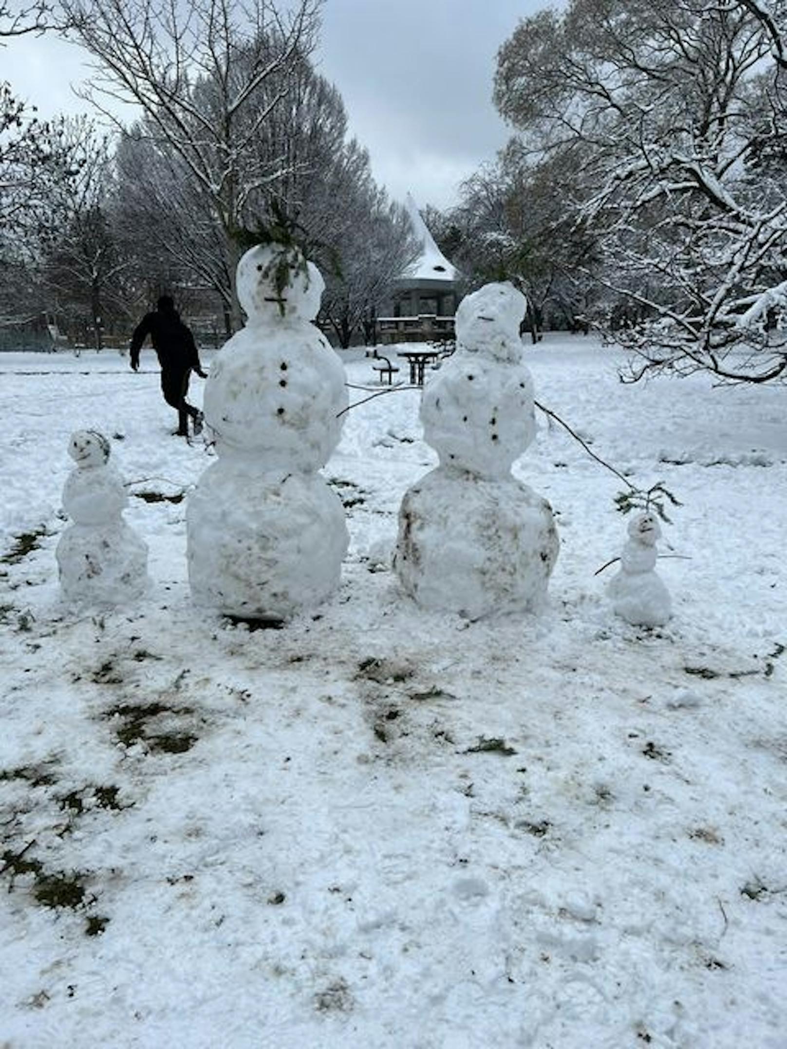 Auch im Kongresspark in Wien-Ottakring grüßen die Schneemänner.