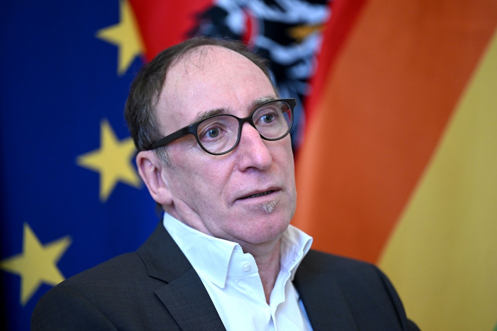 Sozial- und Gesundheitsminister Johannes Rauch im Rahmen eines Interviews mit der APA am 18. Jänner 2023 in Wien.