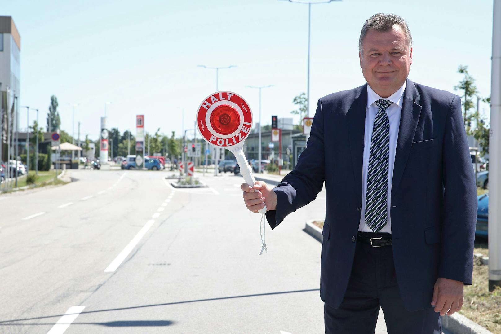 "1.800 Drogenlenker wurden 2022 in OÖ aus dem Verkehr gezogen", sagt Verkehrs-Landesrat Steinkellner.