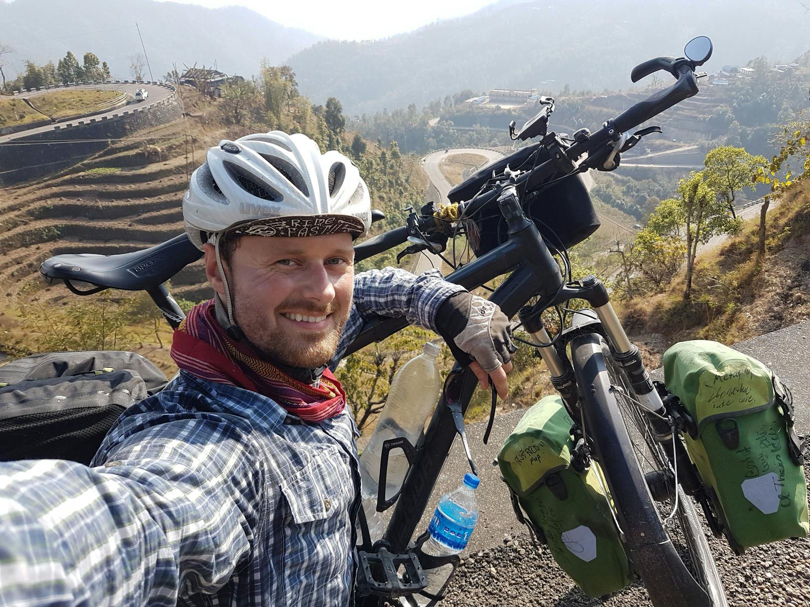 Alexander Litzellachner auf seiner Weltreise, hier in Nepal.