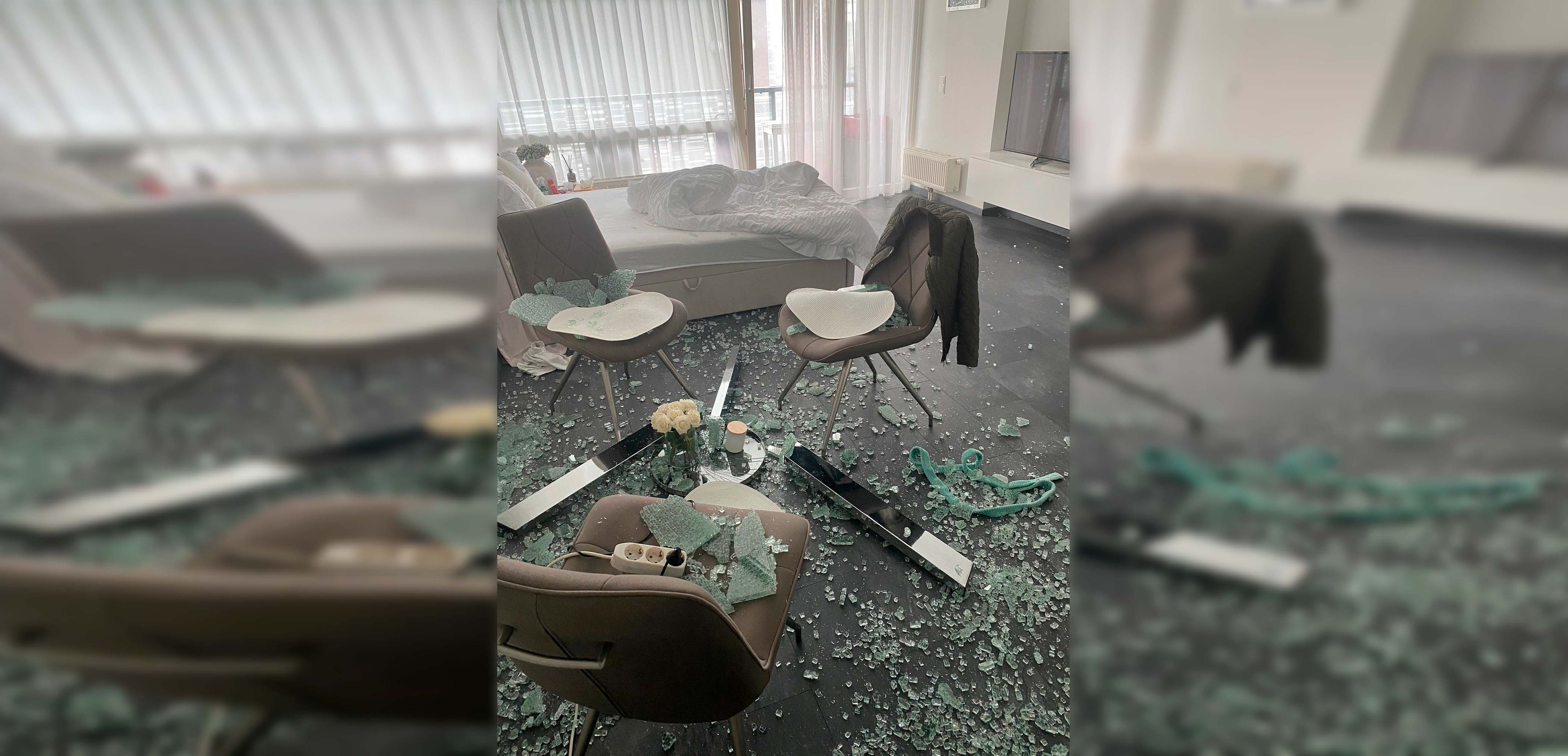 Als die Familie nach Hause kam, sah das Wohnzimmer so aus. 