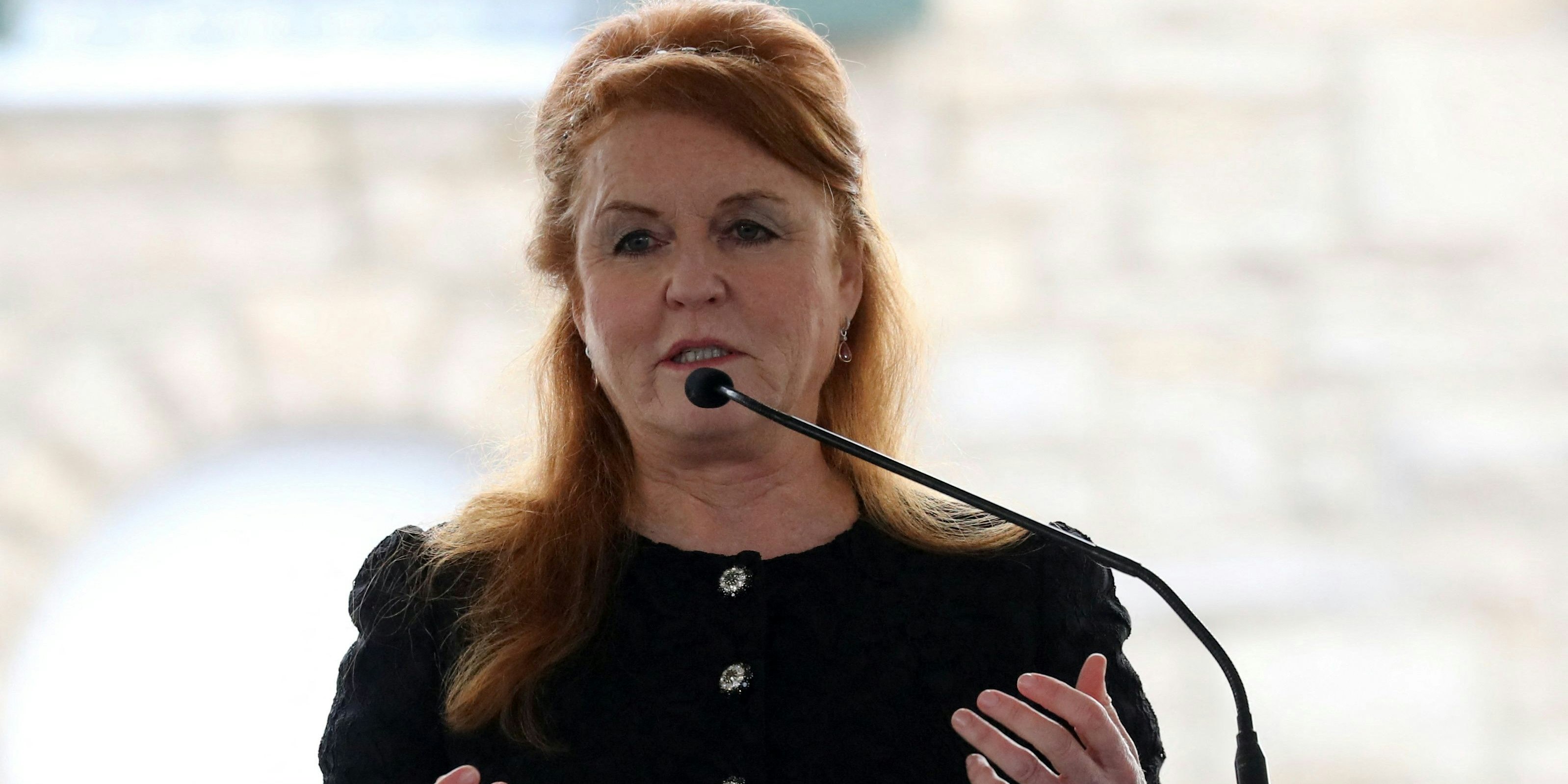 Die Ex-Frau von Prinz Andrew, Sarah "Fergie" Ferguson, und zitierte ihre gestorbene Ex-Schwiegermutter, die Queen: "Trauer ist der Preis, den wir für Liebe zahlen müssen."#