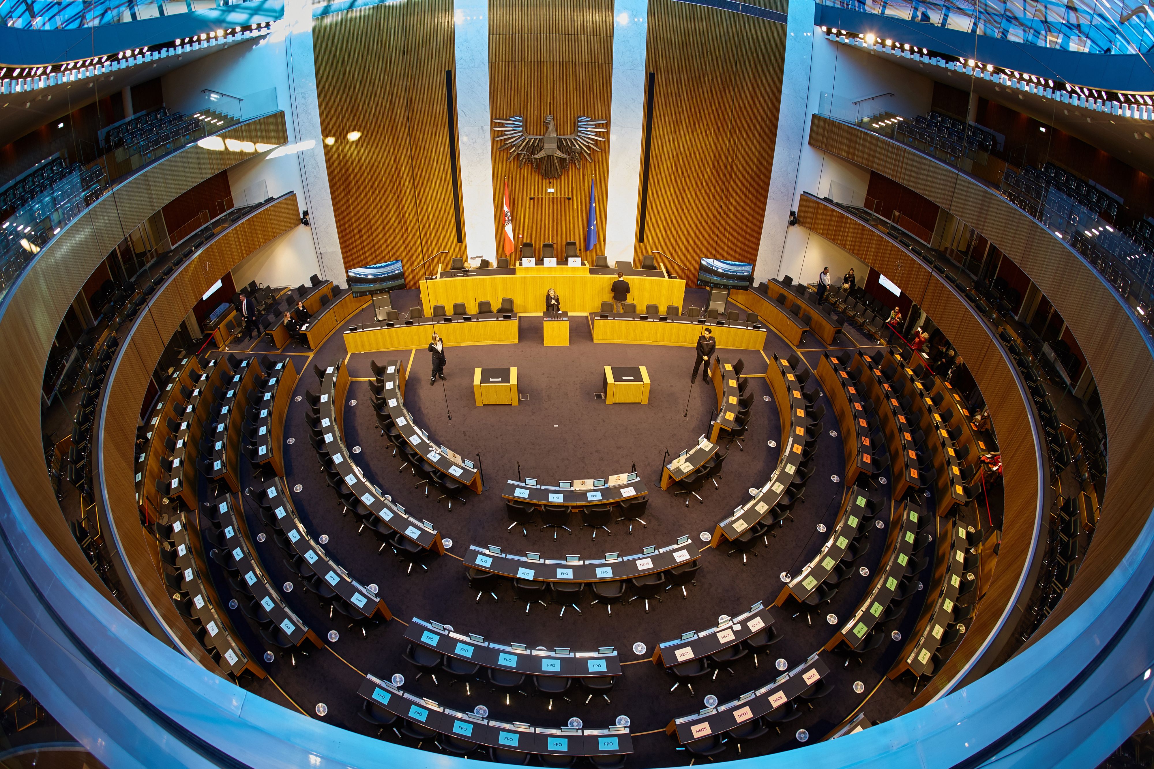 Geht es nach FPÖ-Politiker Christian Hafenecker, sind die Tage des ORF im neuen Parlamentsgebäude gezählt. 