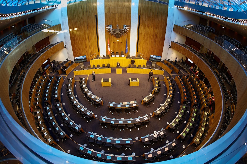 Geht es nach FPÖ-Politiker Christian Hafenecker, sind die Tage des ORF im neuen Parlamentsgebäude gezählt. 