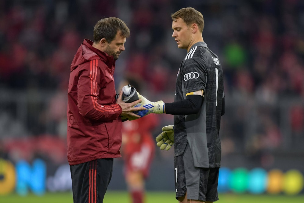Toni Tapalovic und Bayern-Goalie Manuel Neuer (r.)
