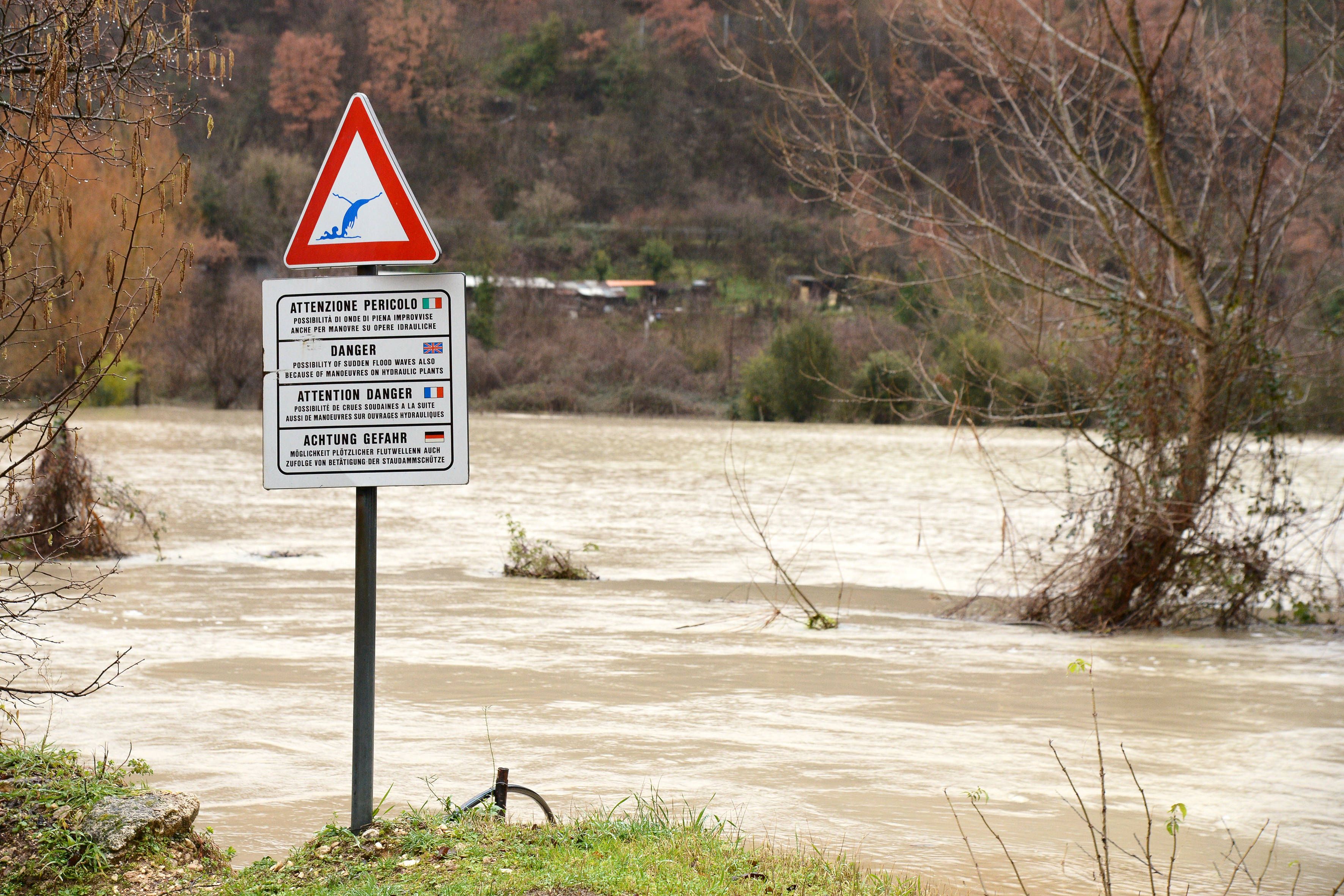 Hochwasser Und Schnee! Italien Versinkt Im Wetterchaos - Welt | Heute.at