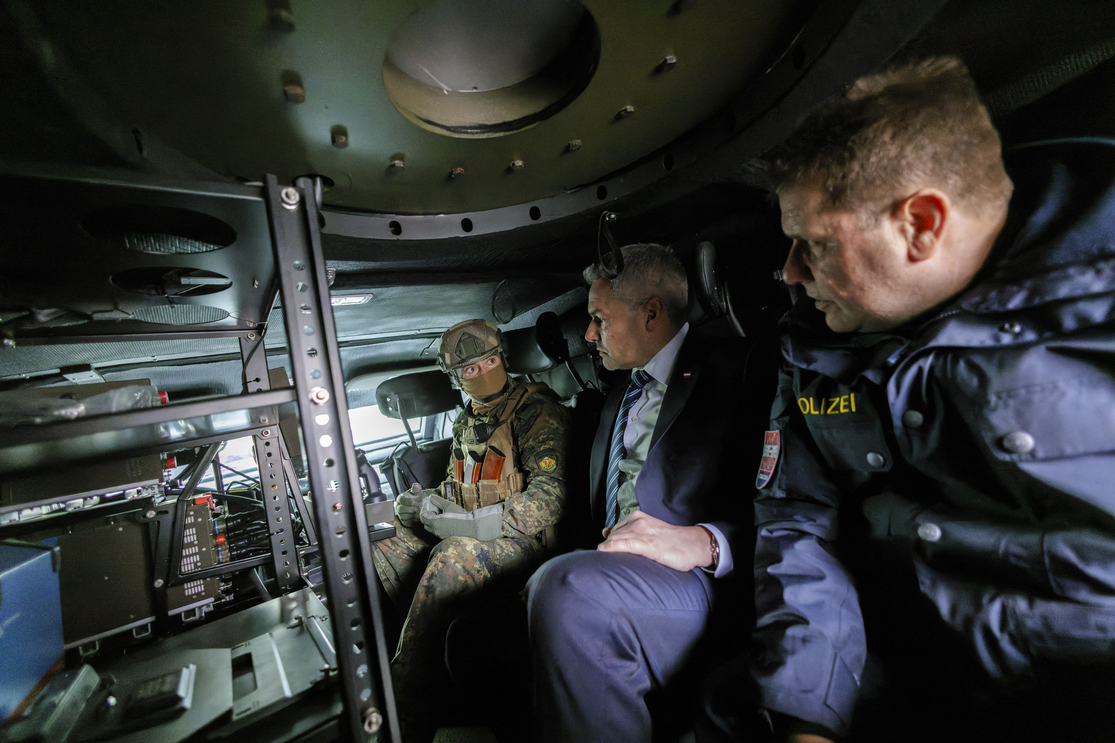 undeskanzler Karl Nehammer (ÖVP) am Montag, 23. Jänner 2023, während der Besichtigung der bulgarisch-türkischen Grenze im Rahmen eines Arbeitsbesuchs in Bulgarien.