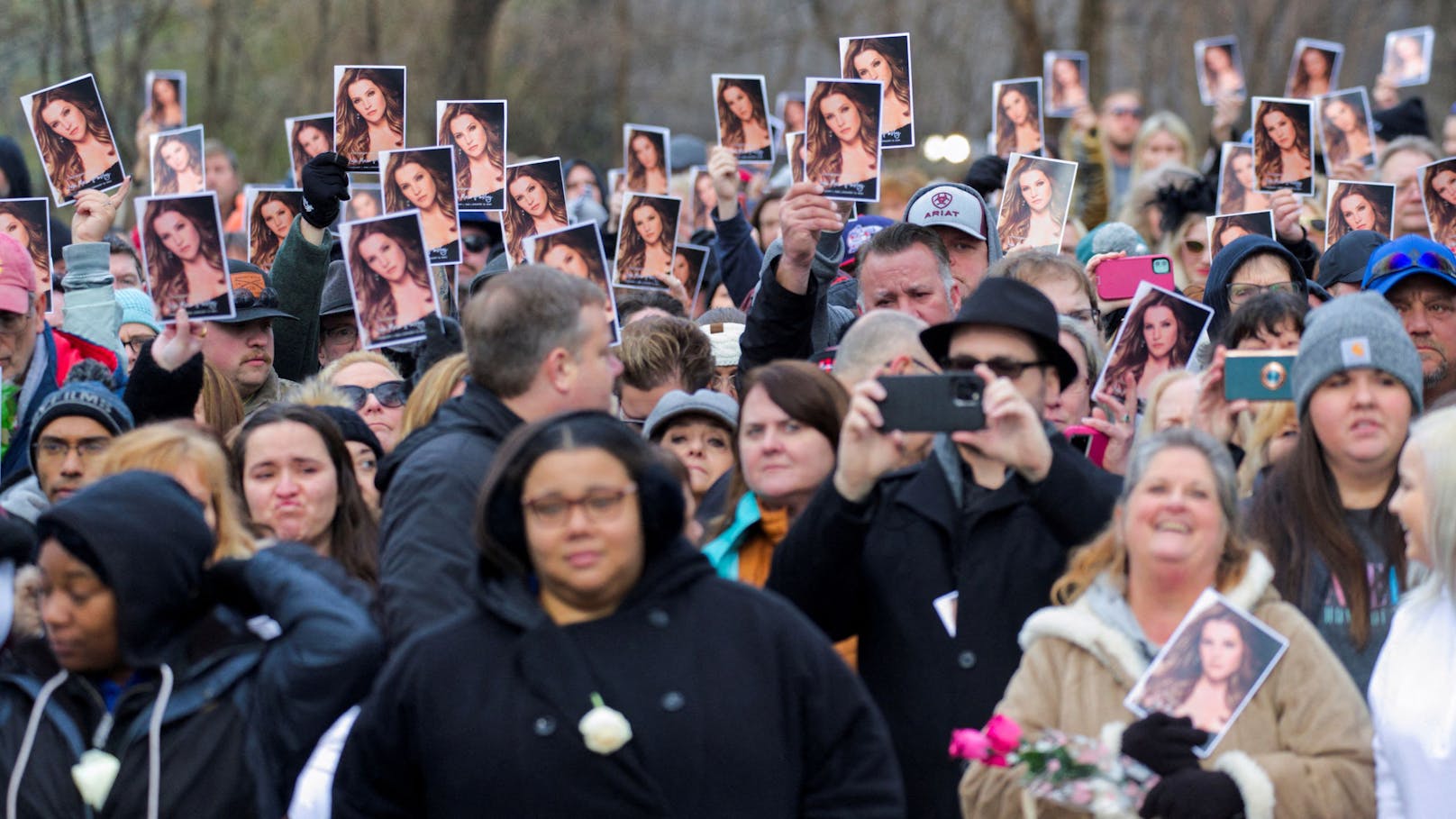 Viele Fans kamen zur Gedenkfeier von Lisa Marie Presley.
