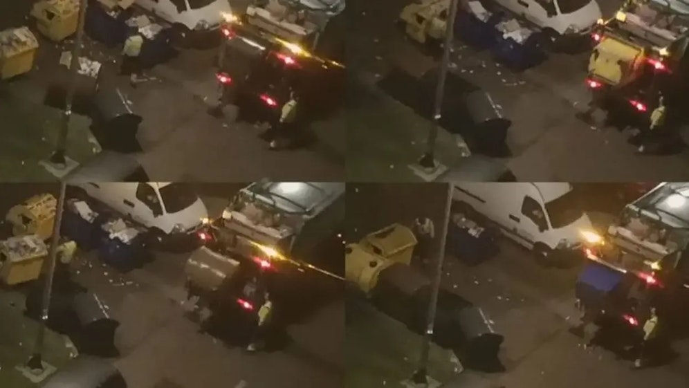 Kündigung! Auf Anordnung verrichteten Angestellte der Müllabfuhr ihre Arbeit und wurden nun gekündigt.