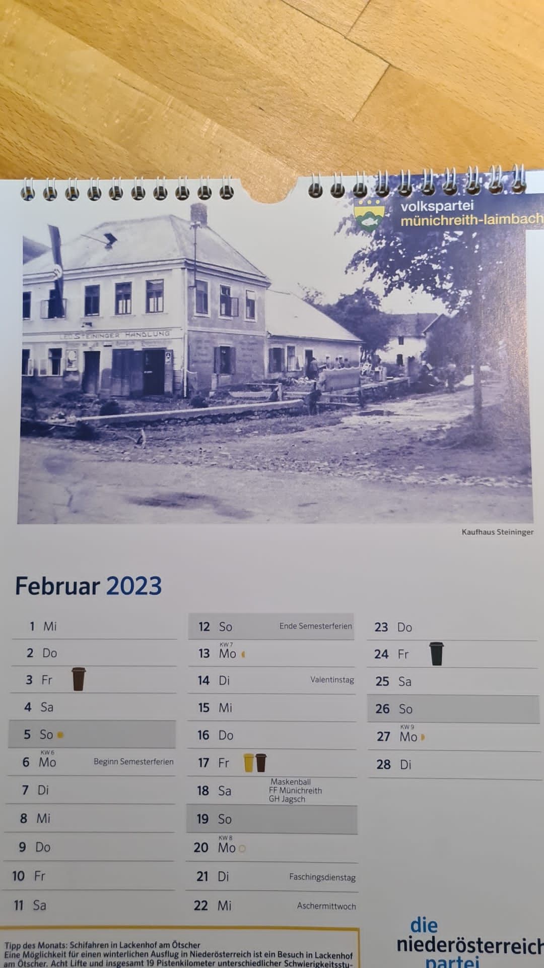 Auf historischem Foto ist eine NS-Fahne zu sehen (l. oben am Gebäude)