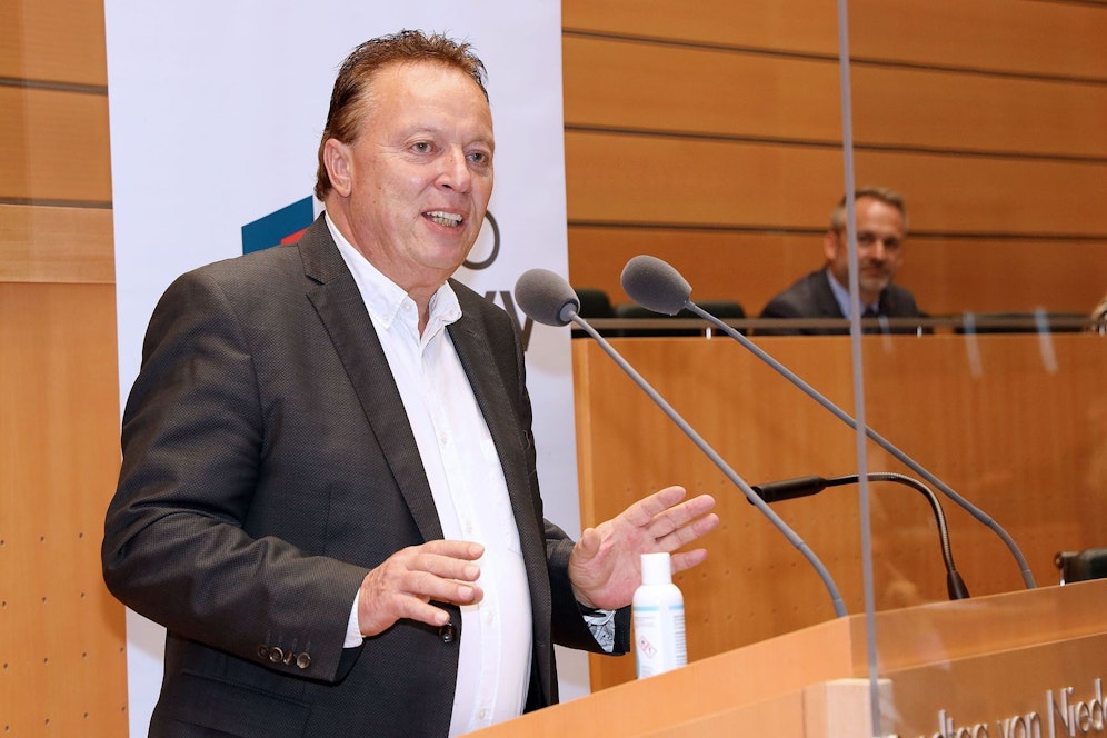 SPNÖ-Klubobmann Hannes Weninger schießt gegen den VP-FP-Pakt.