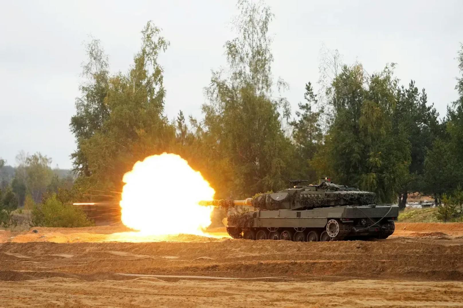 Der deutsche Kampfpanzer kann die Hülle eines sowjetischen T-72-Panzers durchschlagen, den die Russen massiv in der Ukraine einsetzen.