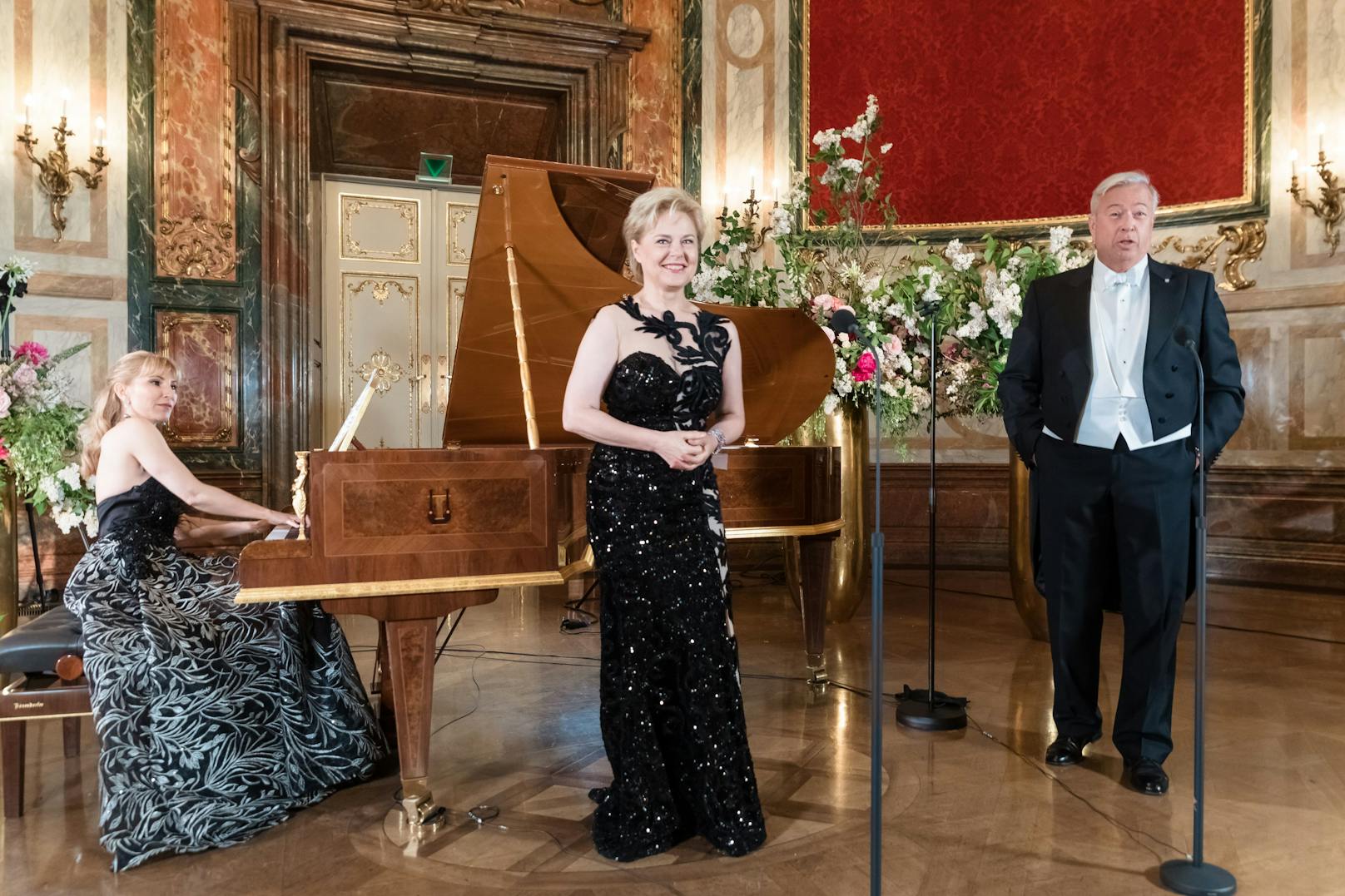 Donka Angatscheva, Ildiko Raimondi &amp; Herbert Lippert im Palais Daun-Kinsky.