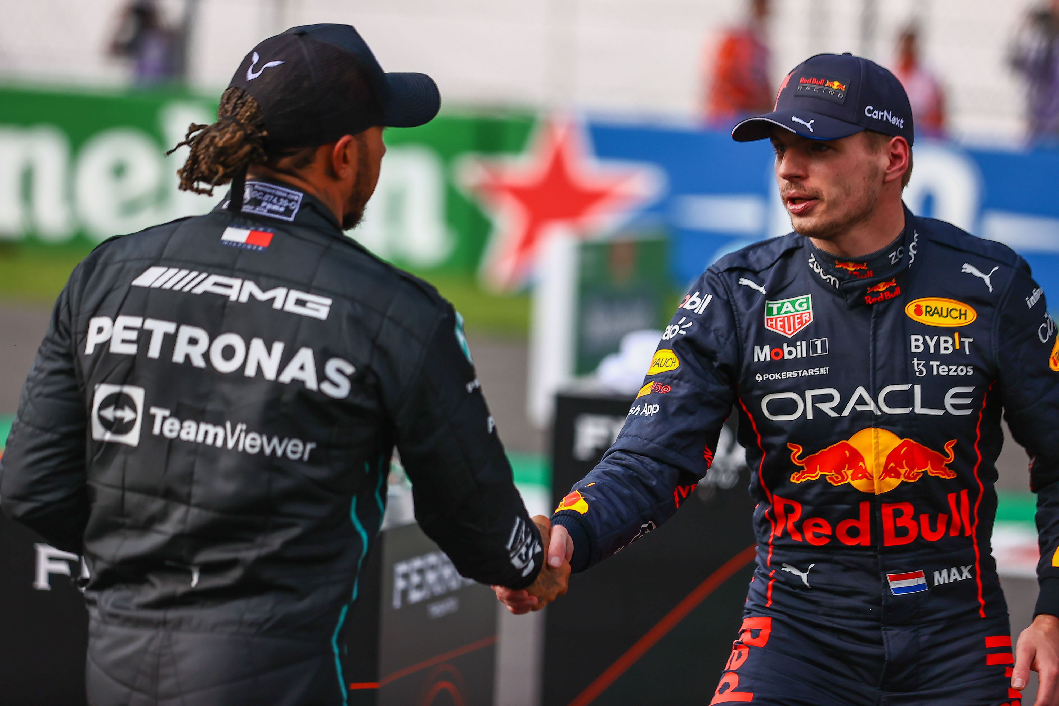 Lewis Hamilton packt über das Verhältnis zu Max Verstappen aus. 