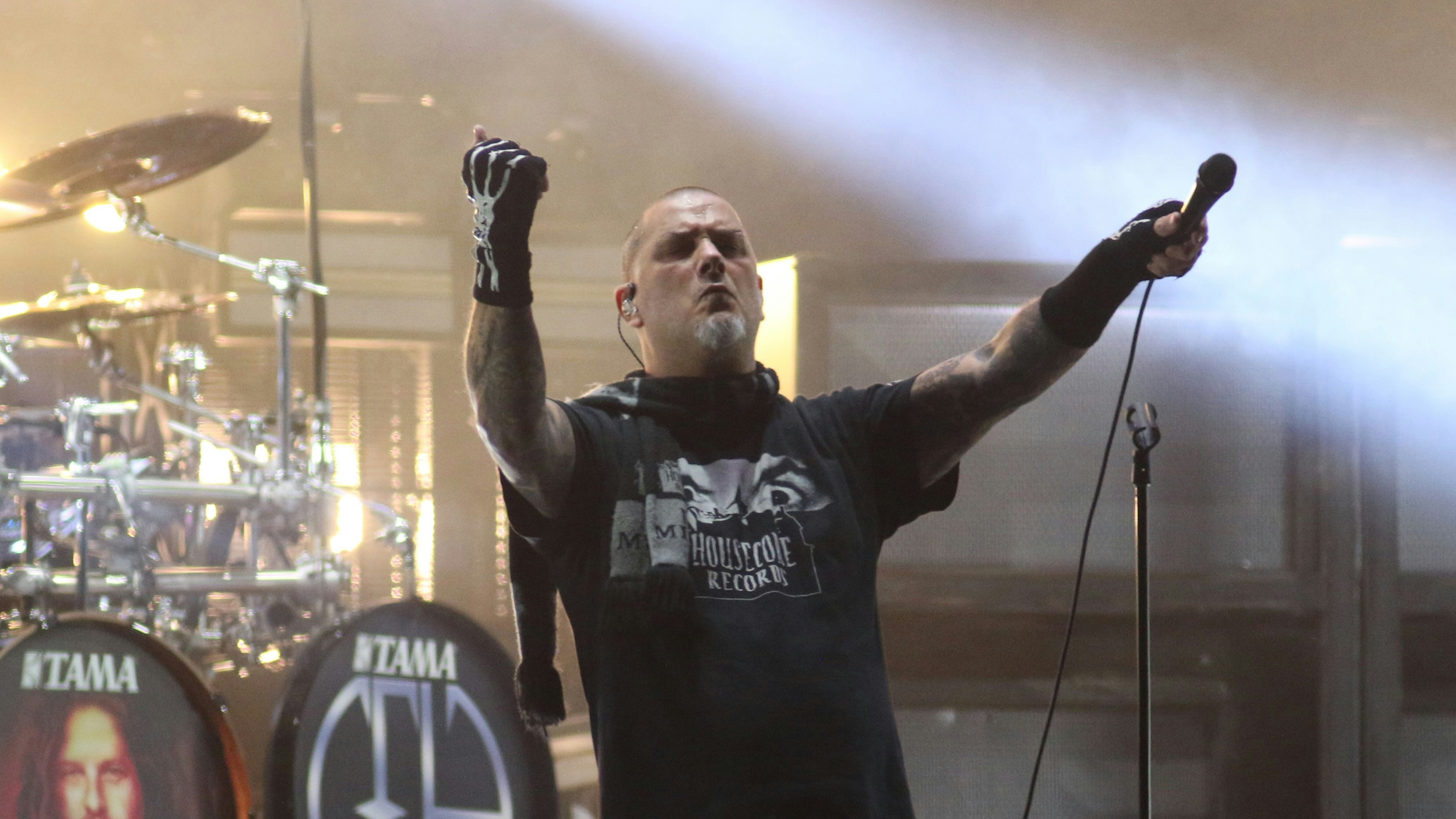 Grüne wollen Pantera-Konzert in Wien verbieten. 