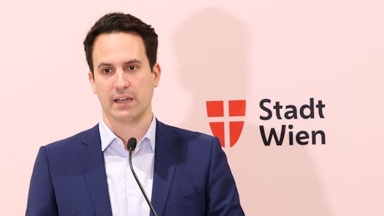 Vizebürgermeister Christoph Wiederkehr (Neos, Bild) bekommt seine Ressorts nicht in den Griff und verpasst sich selbst einen Maulkorb. 