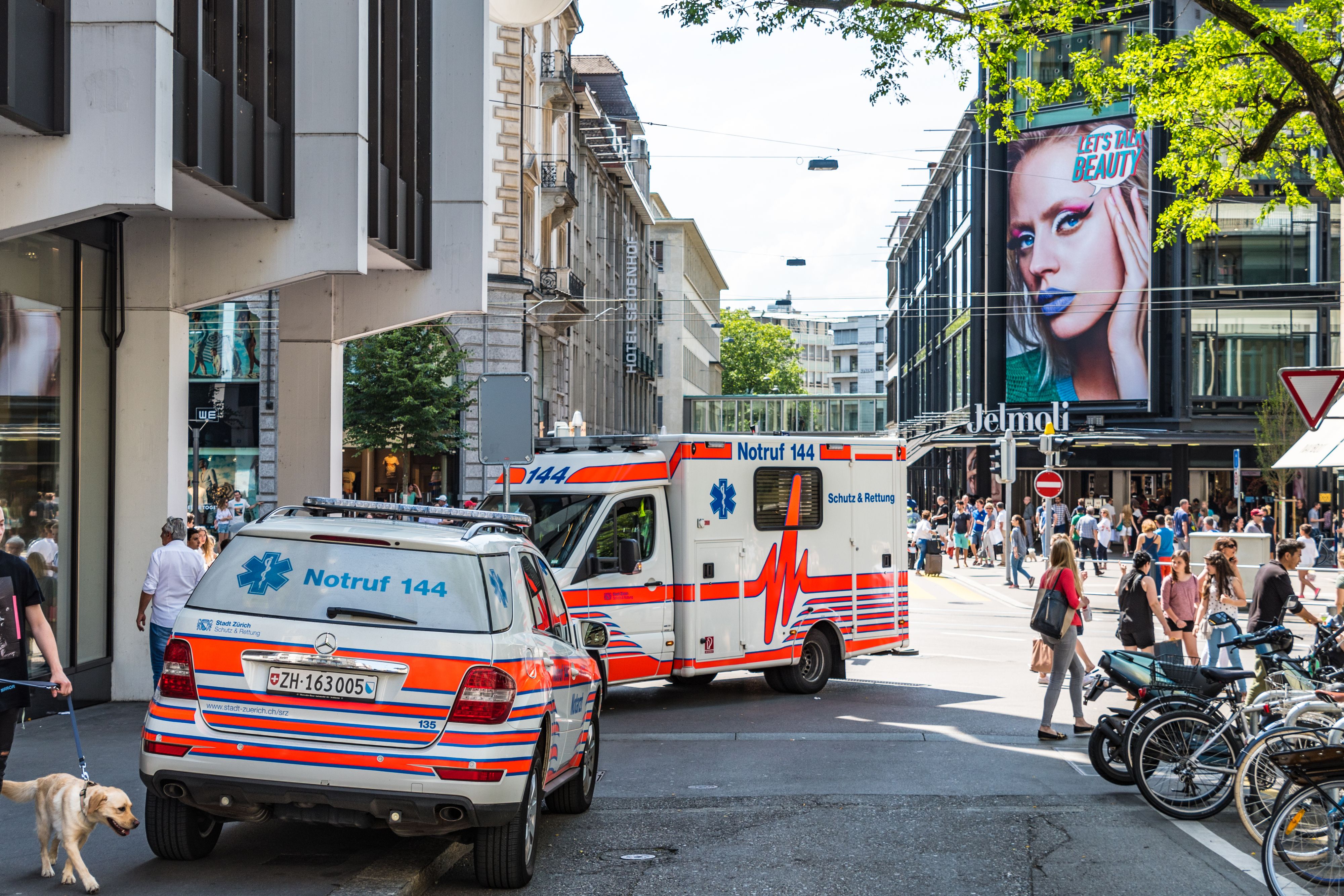 Für den Mann kam jegliche Hilfe zu spät – nun ermitteln die Behörden. 