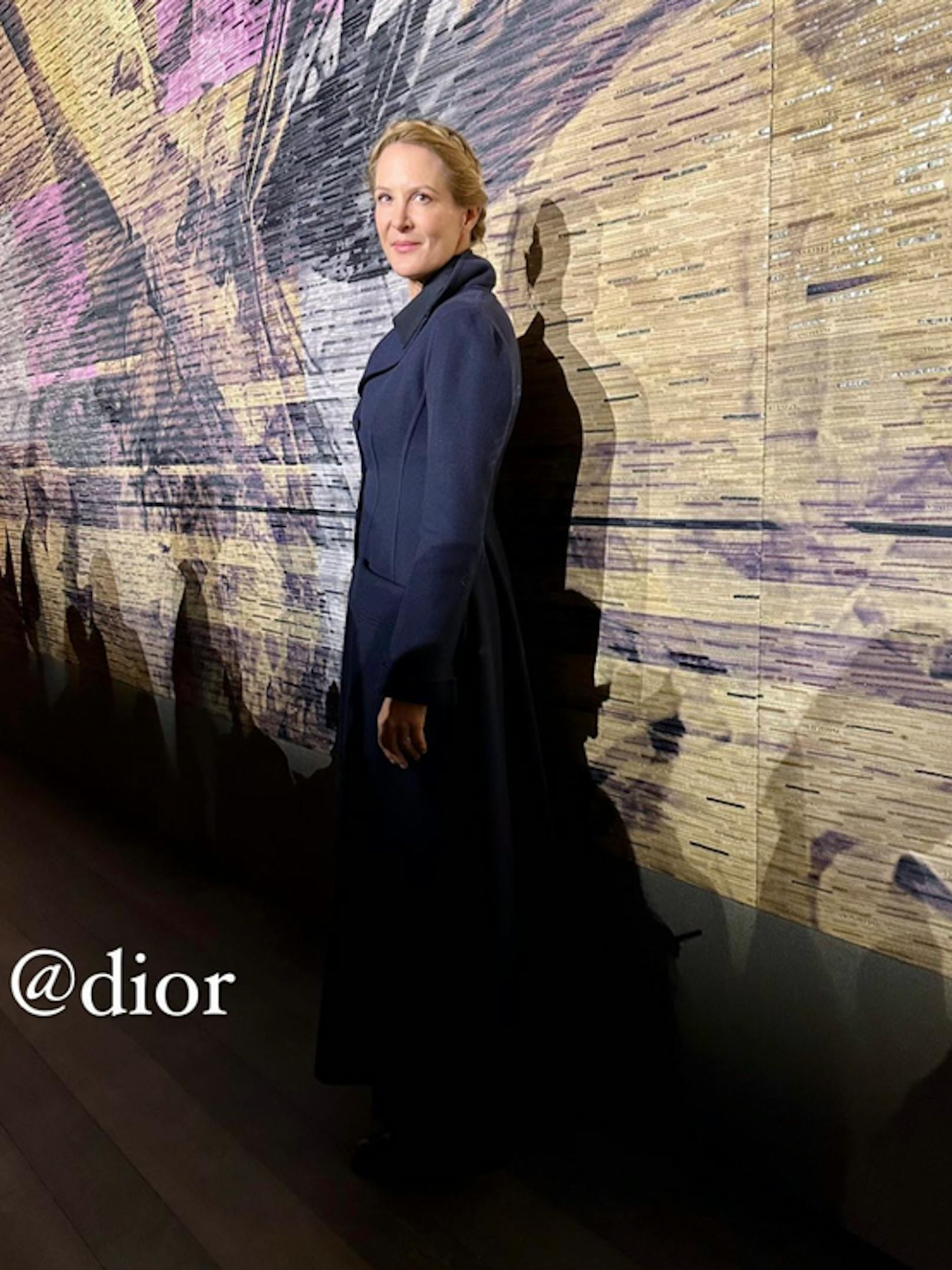 <em>"Heute"</em>-Herausgeberin Eva Dichand sah sich die Show im schicken Dior-Mantel an.