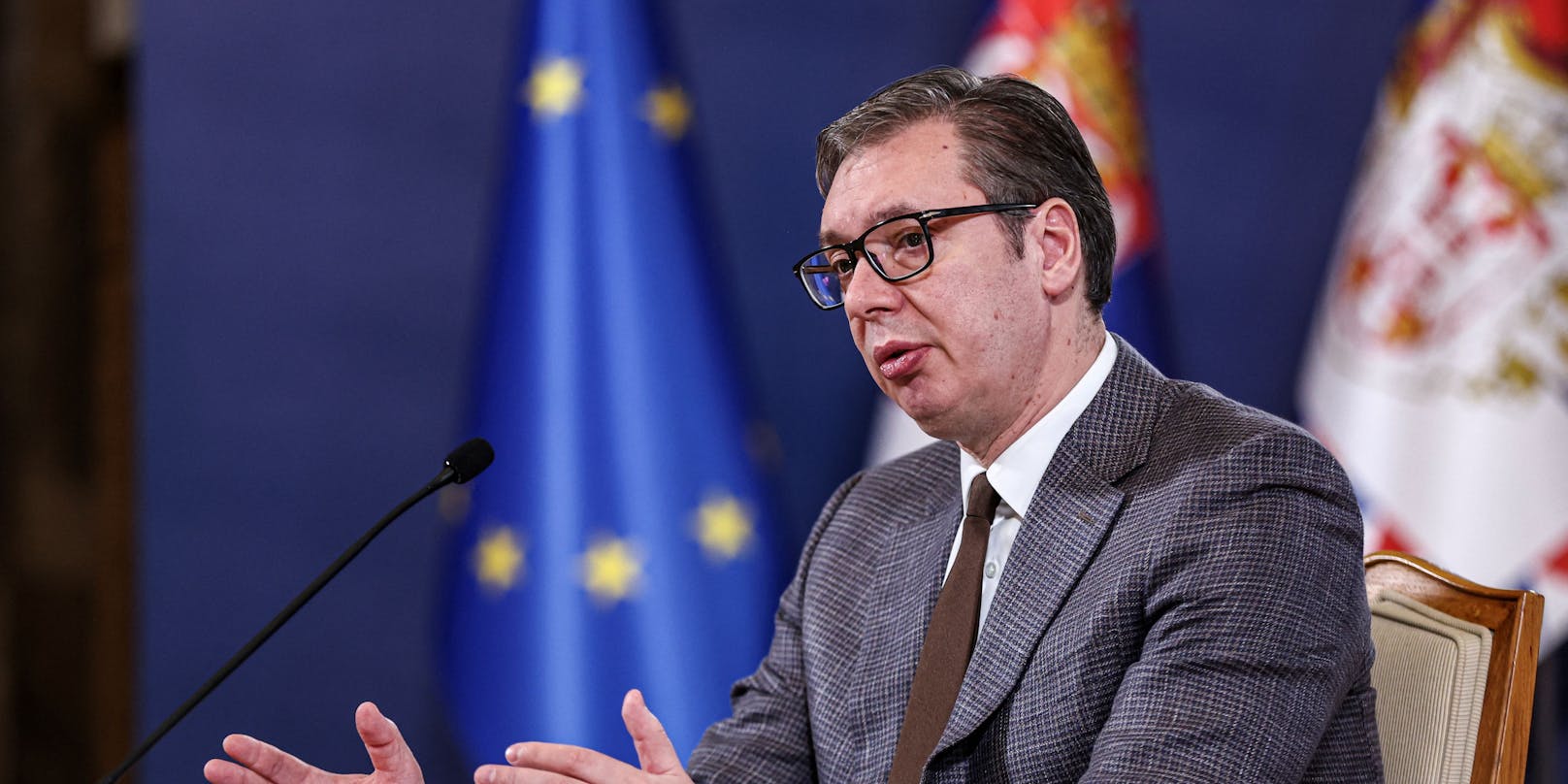 Serbiens Präsident Aleksandar Vucic scheint sich dem internationalen Druck schlussendlich doch zu beugen.