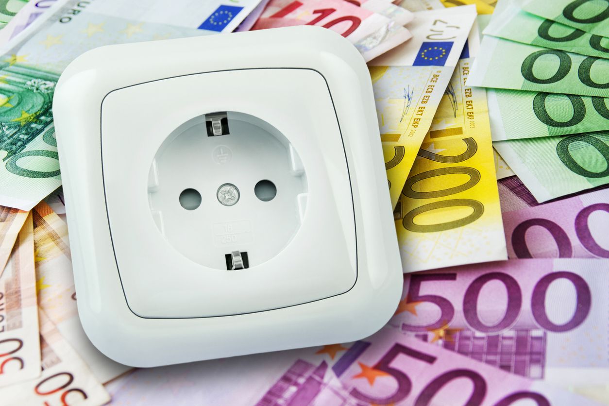 Mit ein paar Tipps und Tricks kannst du beim Strom viel Geld sparen