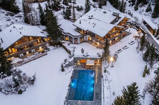 Hier haust Messi mit seiner Familie im Skiurlaub.