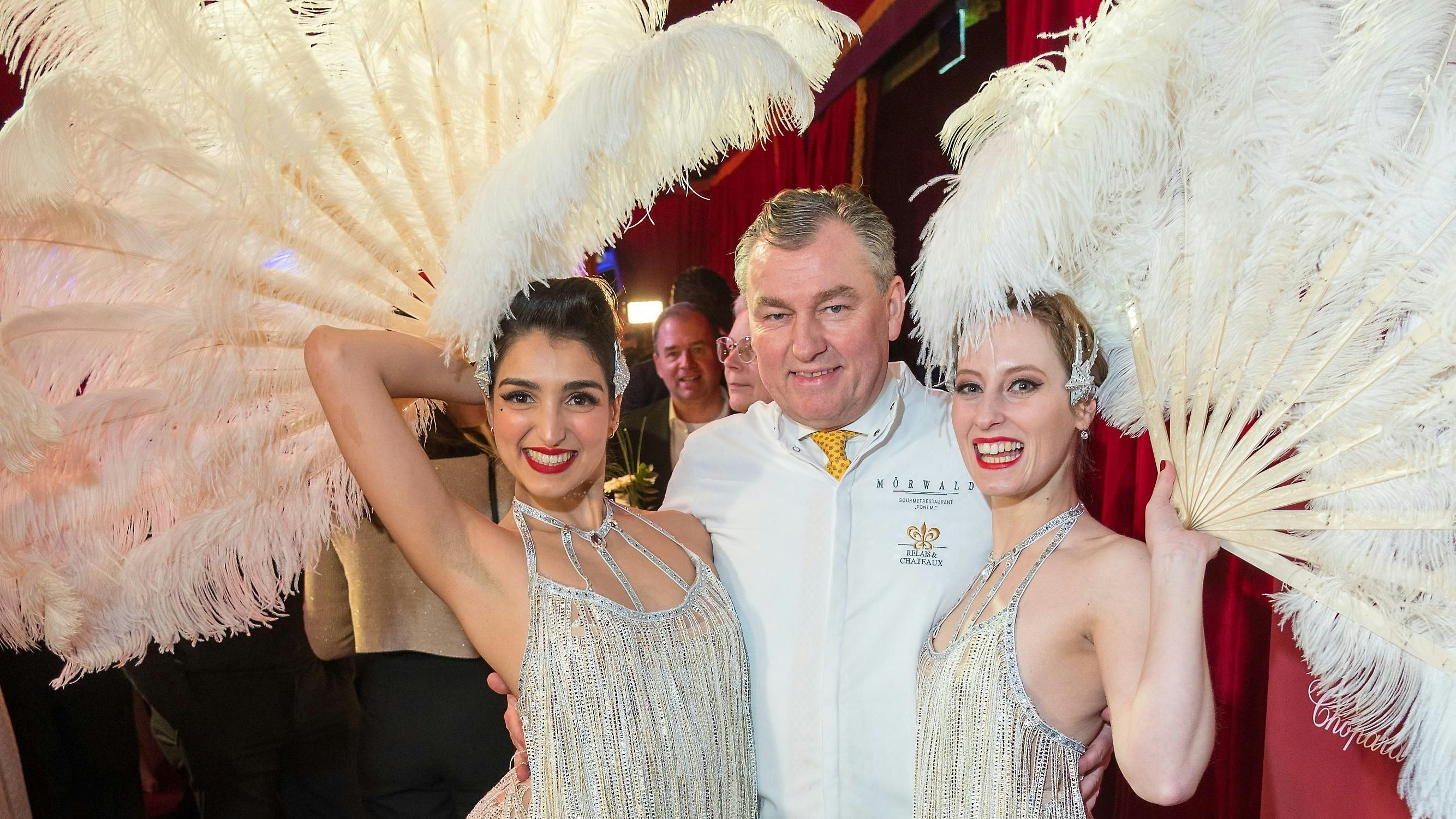 Toni Mörwald mit den Charleston-Girls.