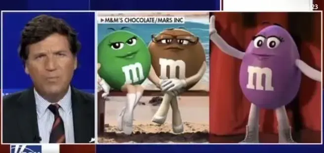 Der 53-jährige Moderator Tucker Carlson hat die neuen M&amp;M-Figuren bereits in der Vergangenheit scharf kritisiert.