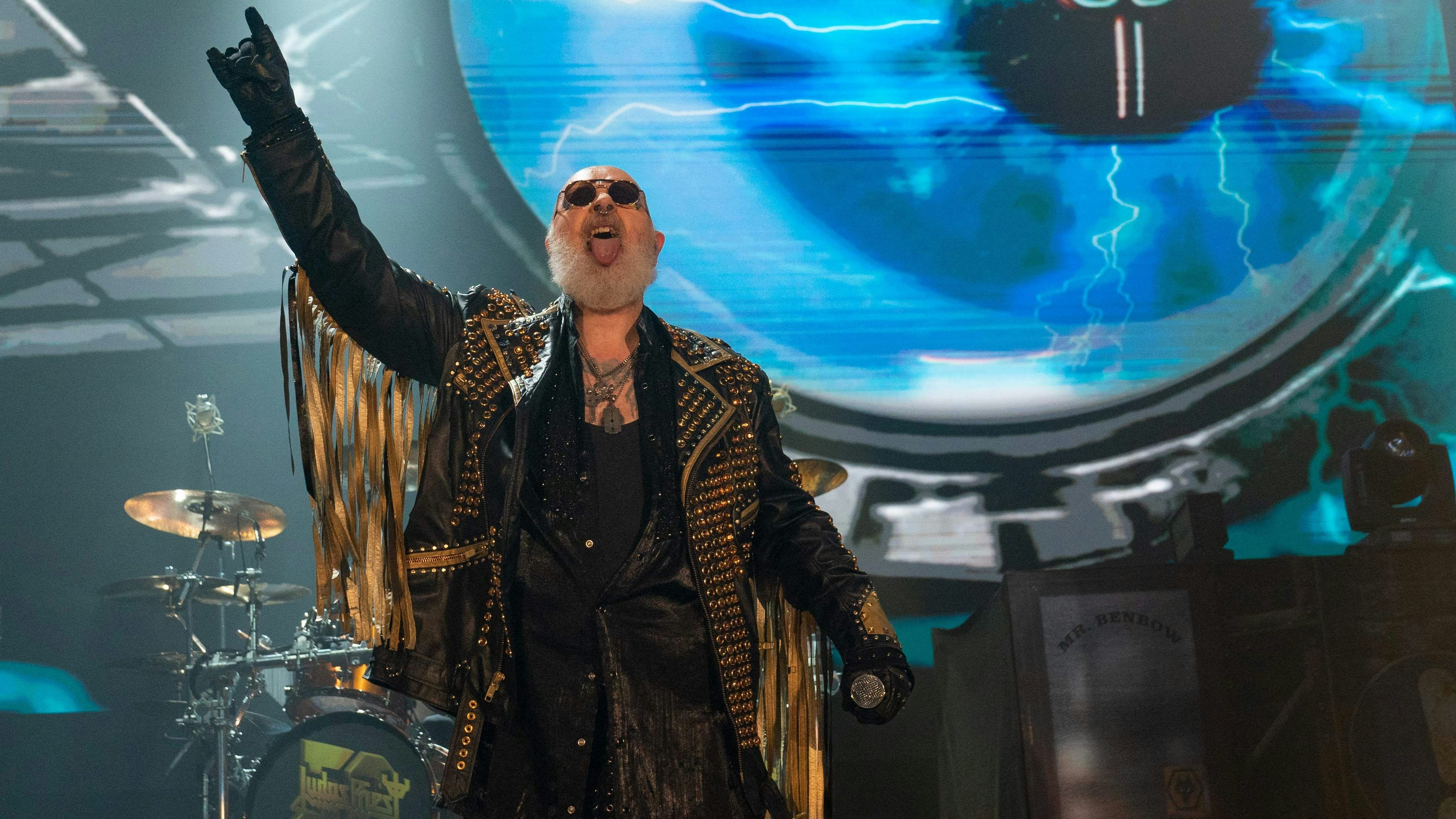 Download von www.picturedesk.com am 25.01.2023 (11:41).  Lead vocalist Rob Halford of British heavy metal band Judas Priest performs on stage during their "50 Heavy Metal Years tour, at the Tech Port Arena in San Antonio, Texas, on November 23, 2022. (Photo by SUZANNE CORDEIRO / AFP) - 20221123_PD23062 - Rechteinfo: Rights Managed (RM) Nur fÃ¼r redaktionelle Nutzung! Werbliche Nutzung erfordert Freigabe: bitte schicken Sie uns eine Anfrage.