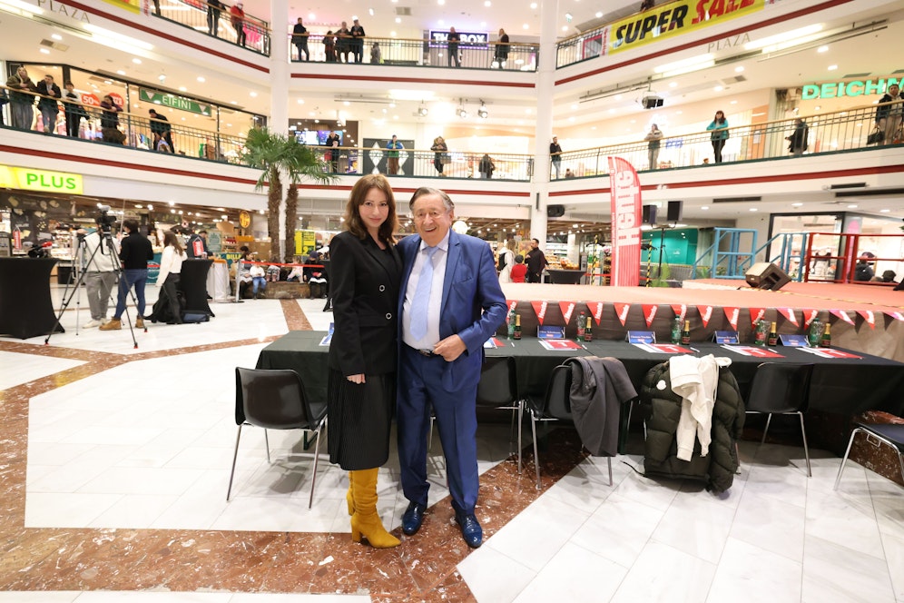 Richard Lugner mit neuem Tierchen namens 