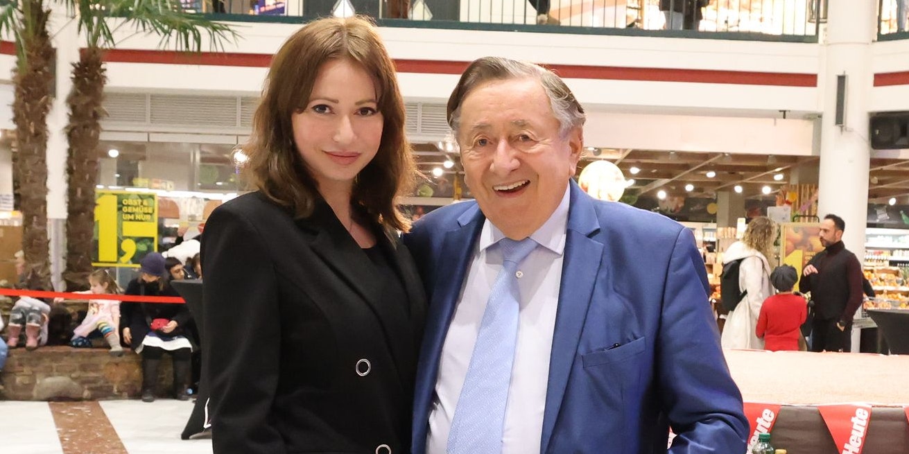 Richard Lugner mit neuem Tierchen namens "Täubchen".