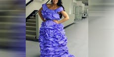 Für die Tonne: Martina Reuter trägt Kleid aus Mülltüten