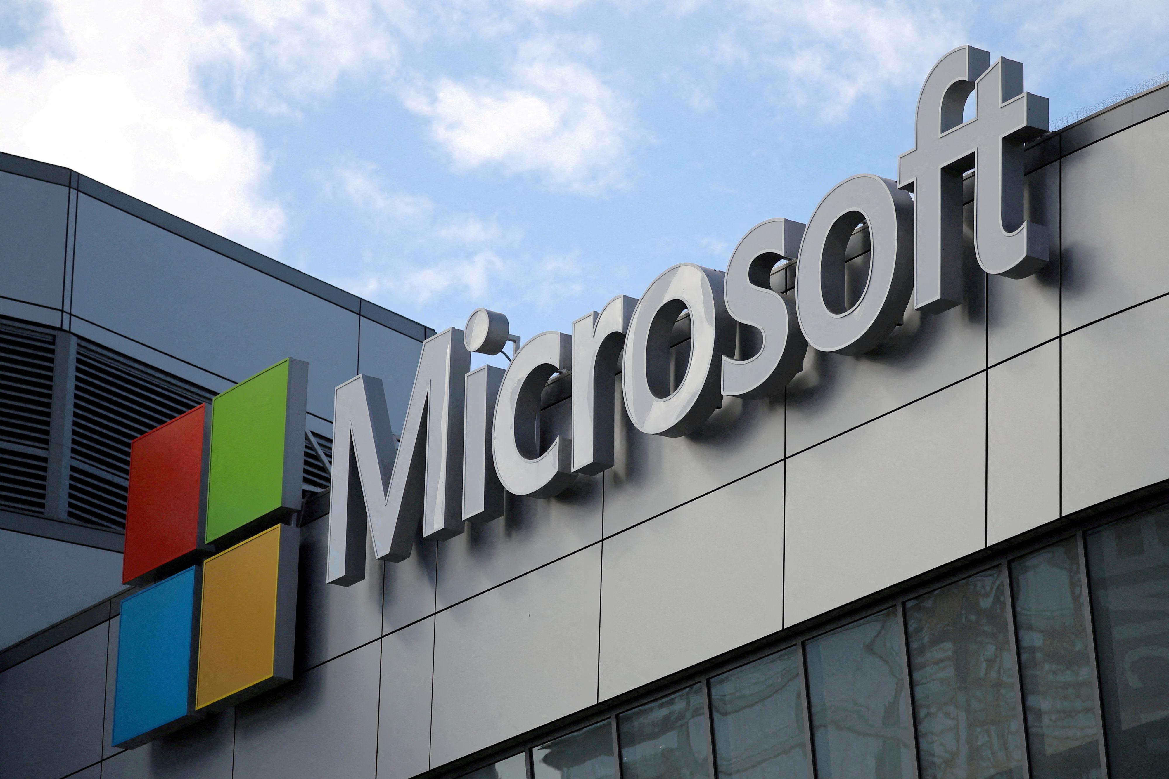 Der Software-Riese Microsoft hat zum Jahresende deutlich weniger verdient.