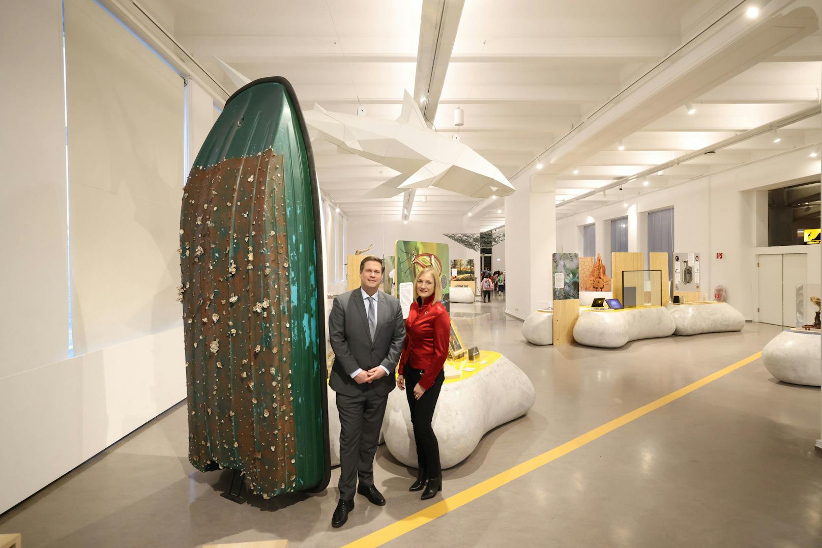 Generaldirektor Peter Aufreiter und Geschäftsführerin Karin Skarek in der Ausstellung BioInspiration.&nbsp;