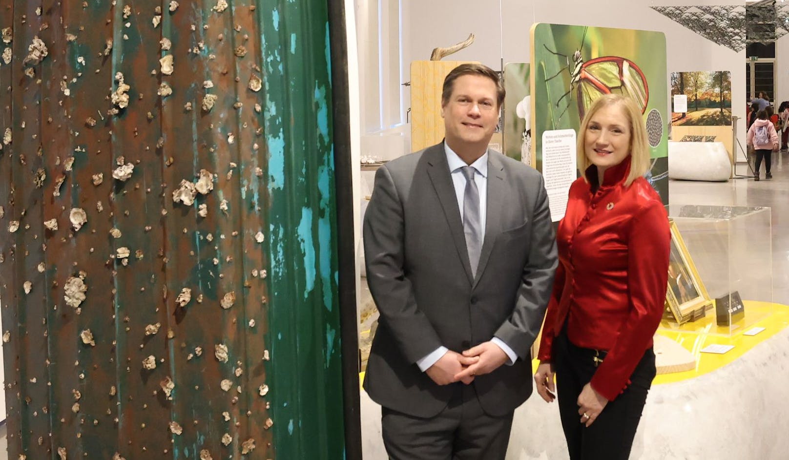Generaldirektor Peter Aufreiter und Geschäftsführerin Karin Skarek in der neuen Ausstellung im Technischen Museum Wien.&nbsp;