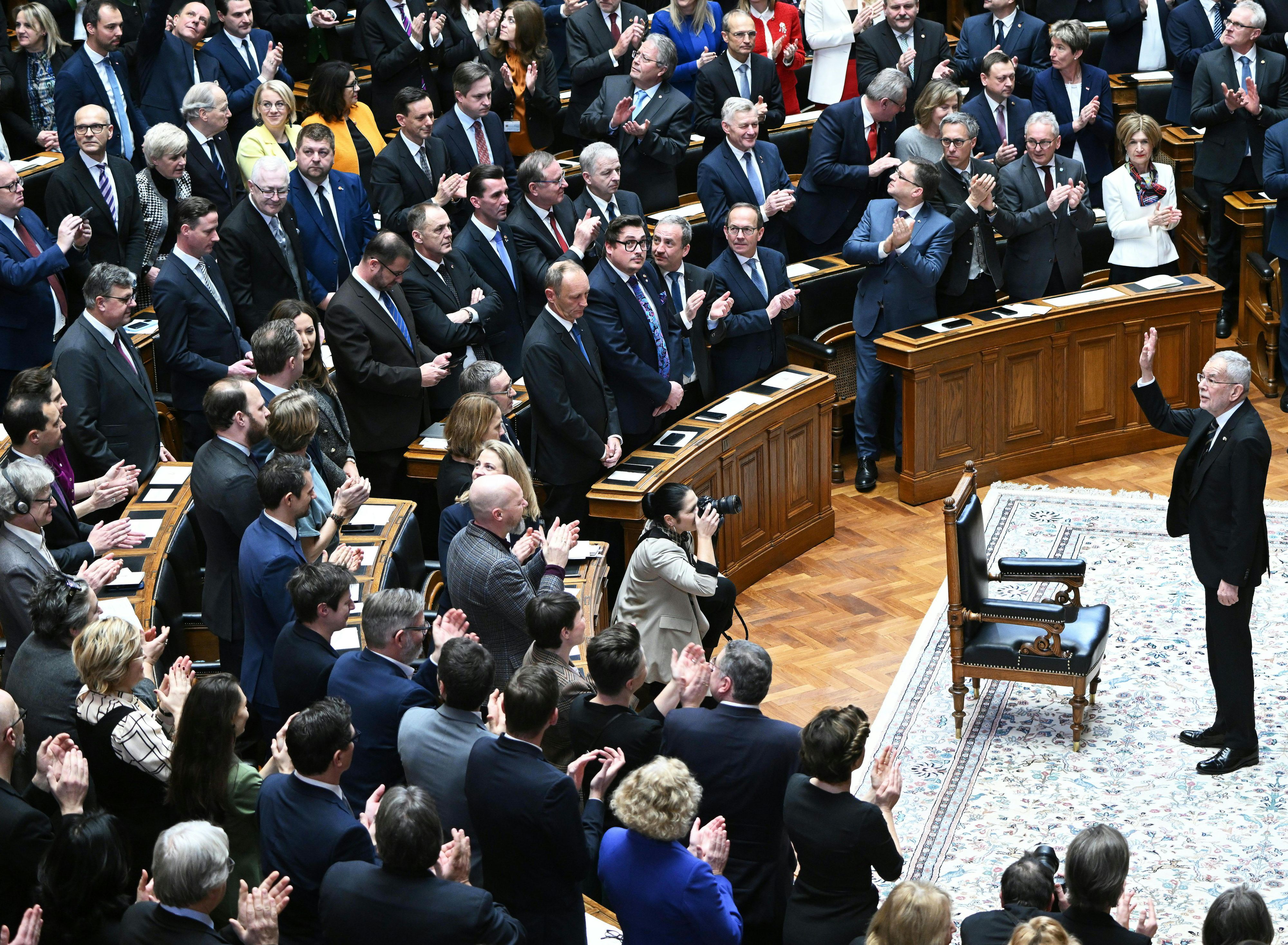 <strong>Alexander van der Bellen</strong> wurde als Bundespräsident angelobt. Die FPÖ verweigert ihm den Applaus.