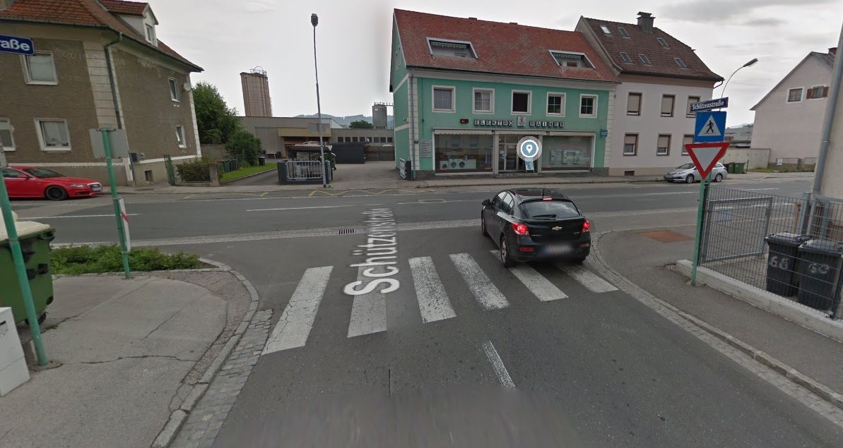 Ein sich diesem Schutzweg nähender Pkw-Lenker hat eine Fußgängerin übersehen. 