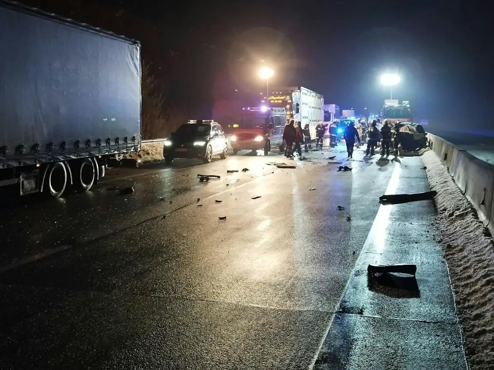 Auf der A2 Südautobahn kam es in der Nacht auf 26. Jänner zum ersten tödlichen Geisterfahrer-Unfall des Jahres 2023. 