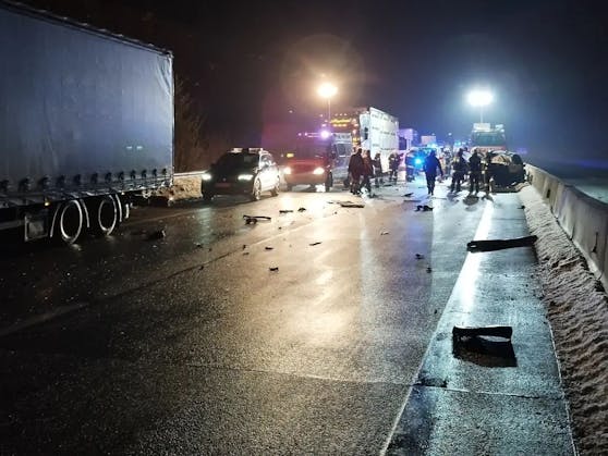Auf der A2 Südautobahn kam es in der Nacht auf 26. Jänner zum ersten tödlichen Geisterfahrer-Unfall des Jahres 2023. 
