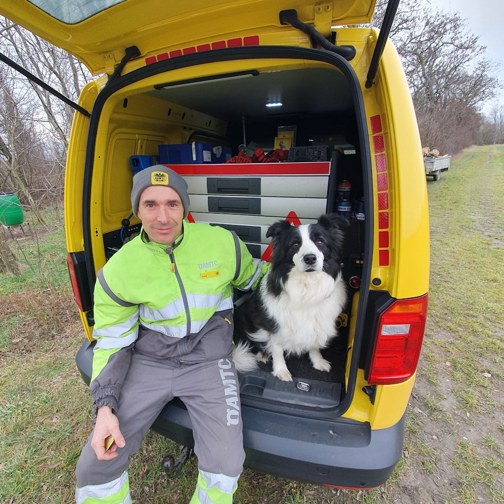 Reinhard Artner (Pannenhelfer ÖAMTC) und Border Collie 