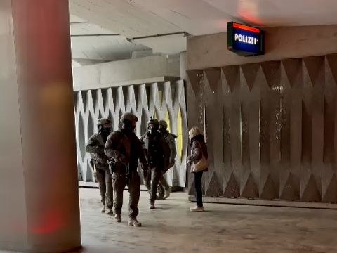 Cobra-Einsatz beim Wiener Karlsplatz