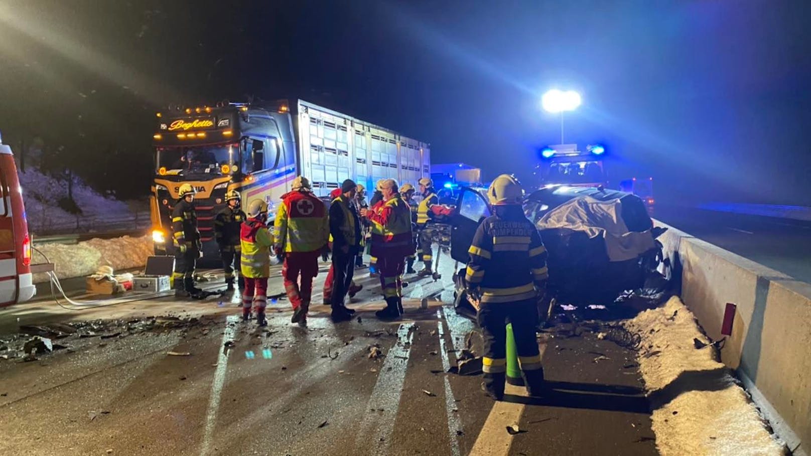 Auf der A2 Südautobahn kam es in der Nacht auf 26. Jänner zum ersten tödlichen Geisterfahrer-Unfall des Jahres 2023.