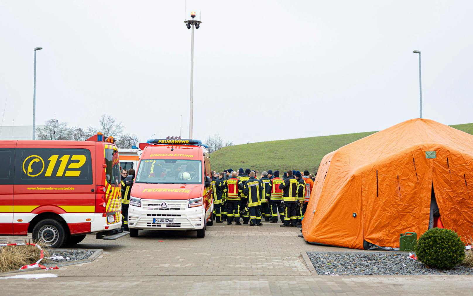 Die Polizei und mehrere Feuerwehren beteiligten sich an der Suche nach dem Vermissten.