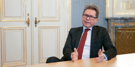 Bildungsminister Martin Polaschek (ÖVP) geht knallhart gegen Sexualstraftäter in Schulen vor.