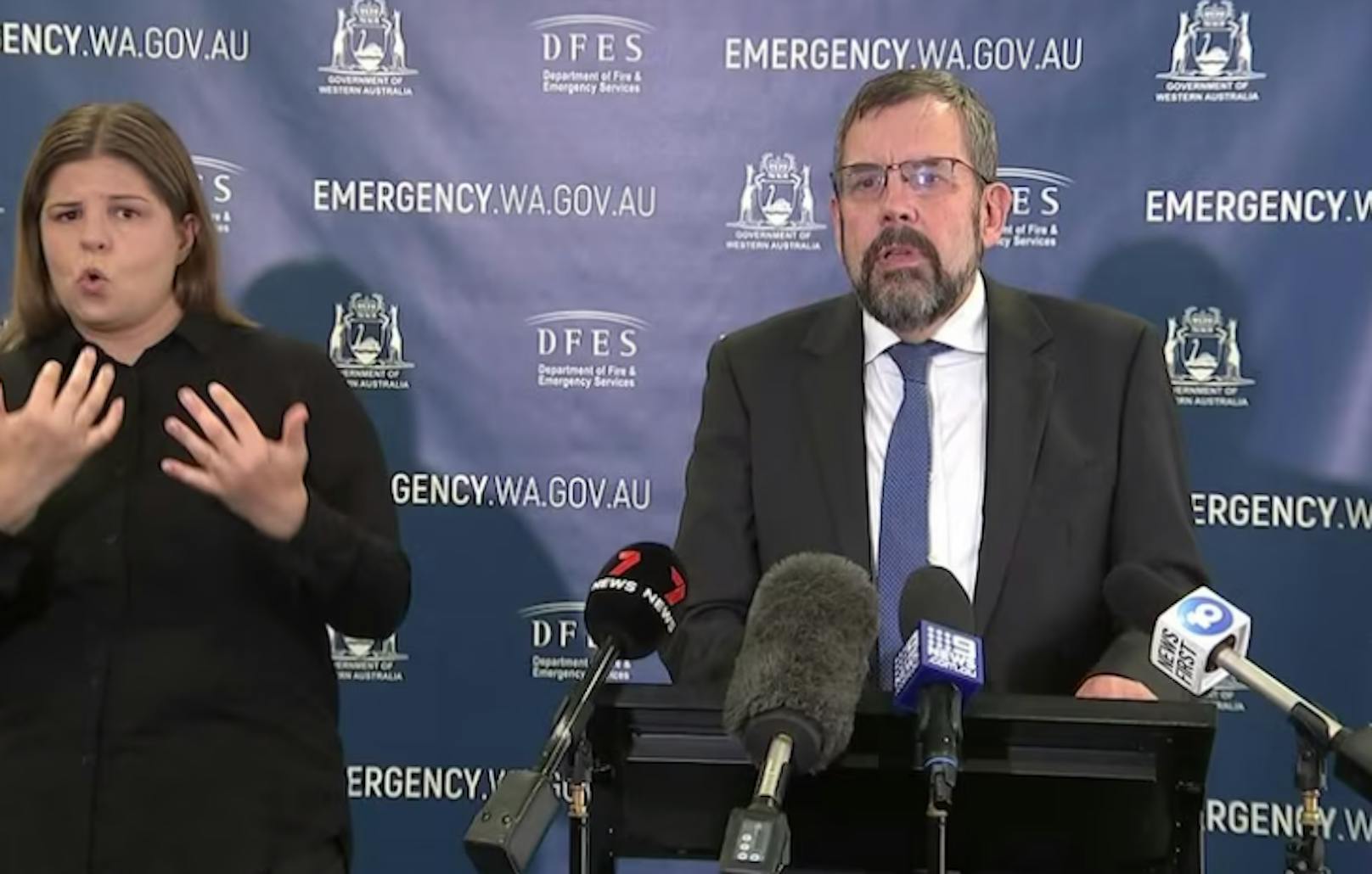An einer Dringlichkeitssitzung hat der westaustralische Gesundheitschef Dr. Andrew Robertson über die verlorene radioaktive Kapsel informiert. 