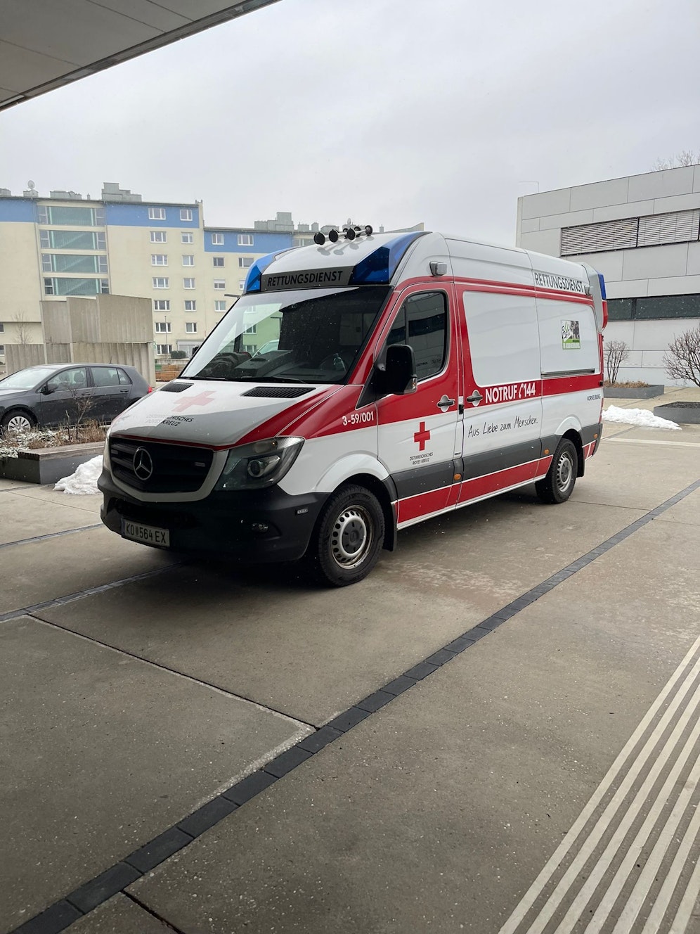 Notfall am Landesgericht Korneuburg, eine Frau brach während einer Verhandlung zusammen