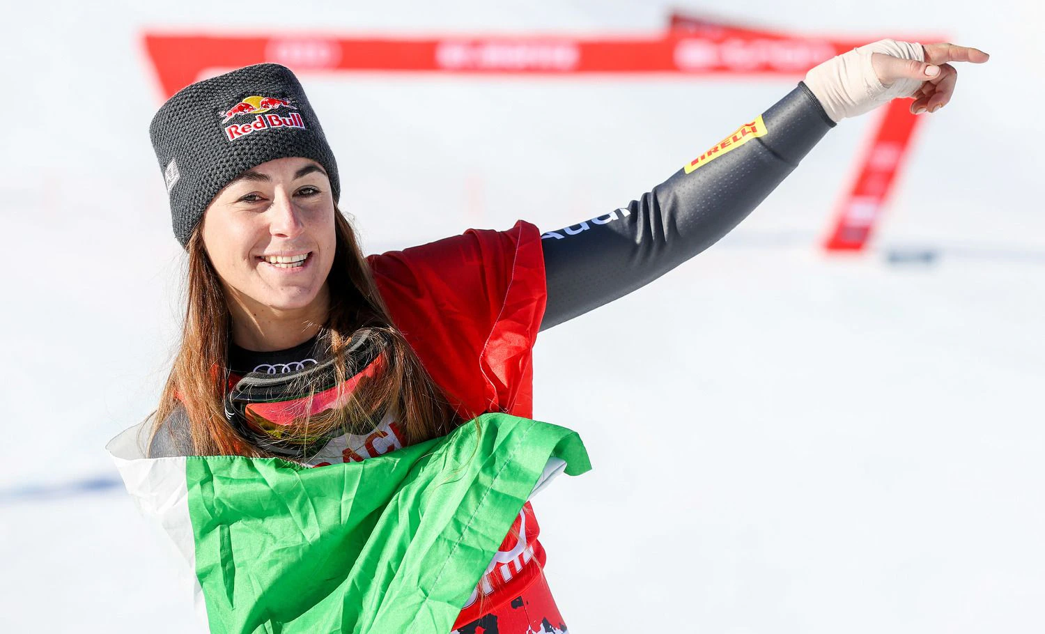 Sofia Goggia flog nach Dubai, statt für die WM zu trainieren. 